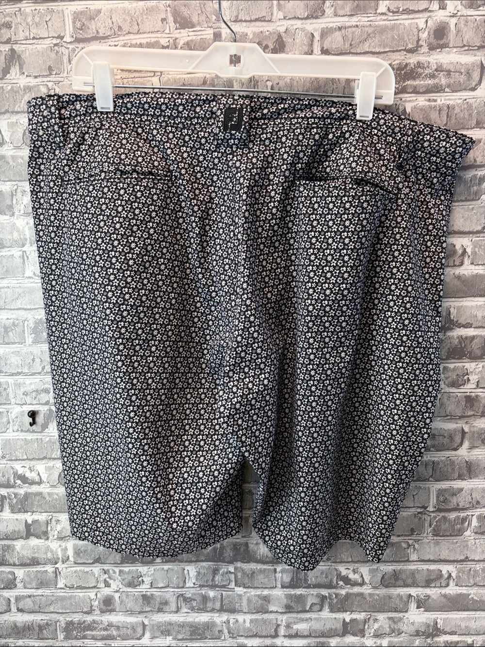 Foot Joy 
Men’s  Black Floral Print Shorts